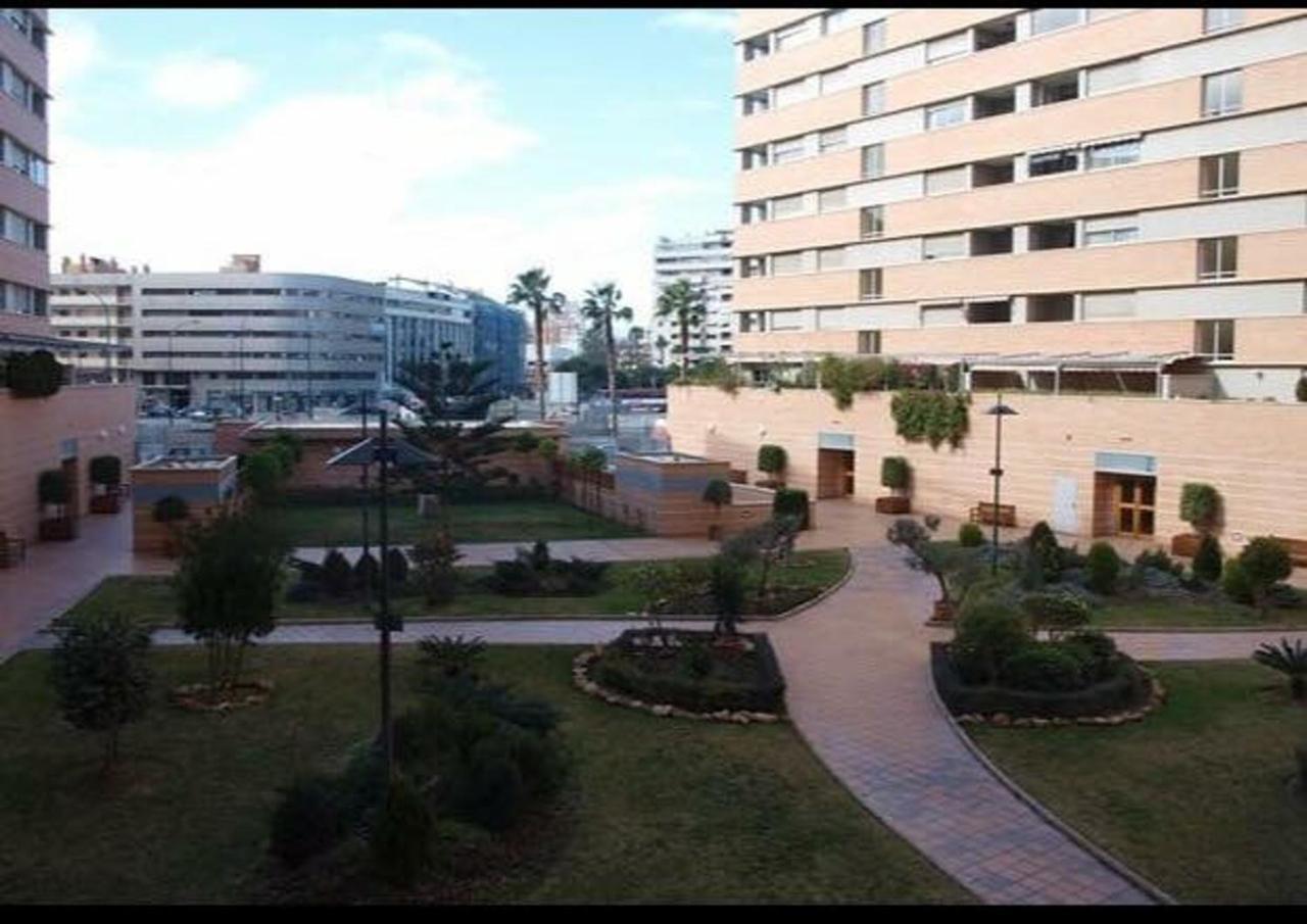 Apartment Plaza De La Solidaridad Malaga Exterior photo